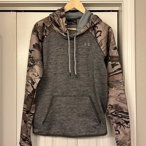 Under Armour Size Large - cold gear.  Excellent used condition.
